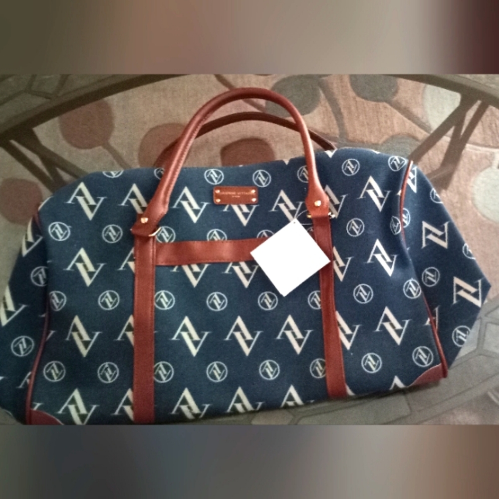 Adrienne Vittadini weekender duffle